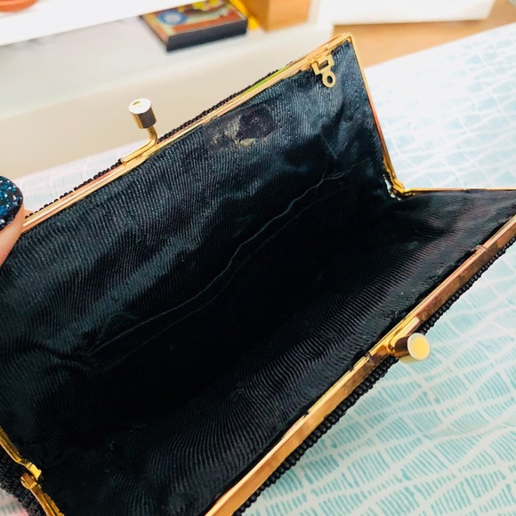 FINAL PRICE. Vintage Embroidered/Beaded Clutch - Picture 4 of 4